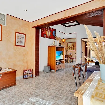 Villa Elisa With Pool Two Bedrooms For 4 Persons *